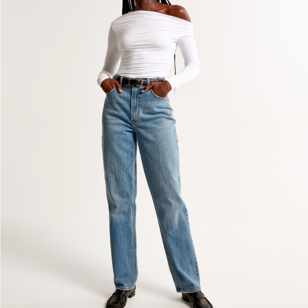 ❌SOLD❌ Abercrombie & Fitch | 90s Straight Ultra High Rise (Short)